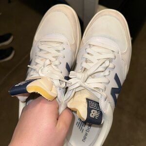 NEW BALANCE WOMENS COURT SHOE
9.5